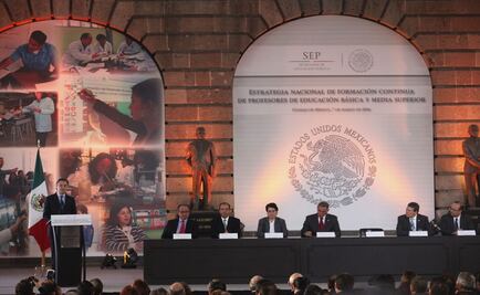 Nuño presenta estrategia para formar docentes