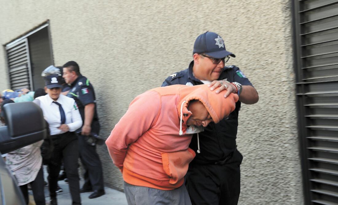 De los cinco integrantes detenidos en la colonia Santiago Miltepec por presuntos secuestros, una es una joven de 17 años. Foto: JORGE ALVARADO. EL UNIVERSAL