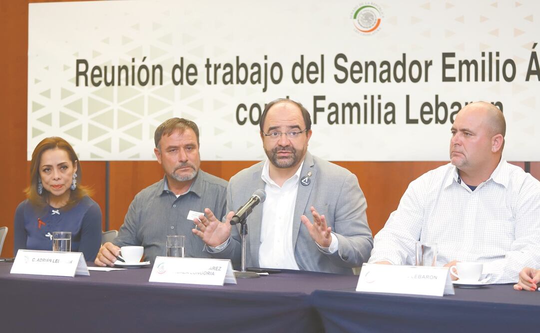 El senador Emilio Álvarez Icaza invitó a la familia LeBarón al Senado de la República a fin de que sostuvieran una reunión con legisladores, en un encuentro ante periodistas. Foto: BERENICE FREGOSO. EL UNIVERSAL