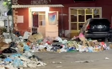 Alcaldía Cuauhtémoc limpia tiradero clandestino y a los 5 minutos vecinos de Tepito vuelven a dejar basura; Rojo de la Vega atestigua hecho