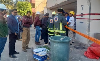 Protección Civil y Dirección de Obras de alcaldía Álvaro Obregón apuntalan vivienda tras explosión por gas; peritos trabajan en el lugar