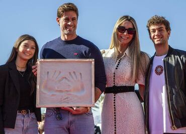 William Levy recibe premio de cine en España acompañado por Elizabeth Gutierrez y sus hijos