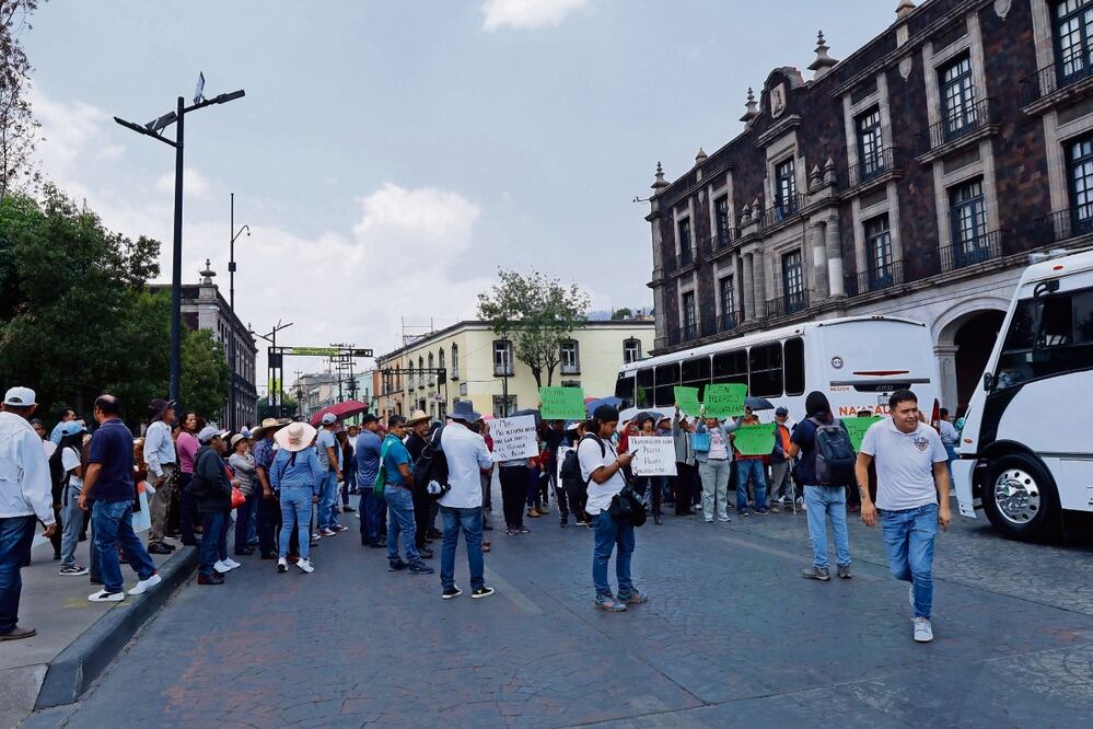 Los vecinos protestaron frente al Palacio de Gobierno. Foto Jorge Alvarado / El Universal