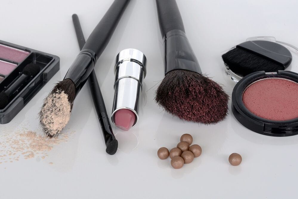 Verifica el empaque de tu maquillaje cuando lo compres / Foto: Pixabay 