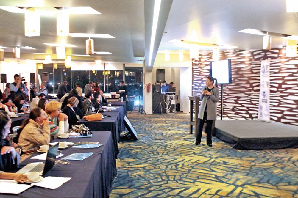 Mayka Ortega Eguiluz, secretaria de Desarrollo Social de Hidalgo, presentó una ponencia sobre cobertura de vivienda en la entidad (RAMÓN ROMERO. EL UNIVERSAL)