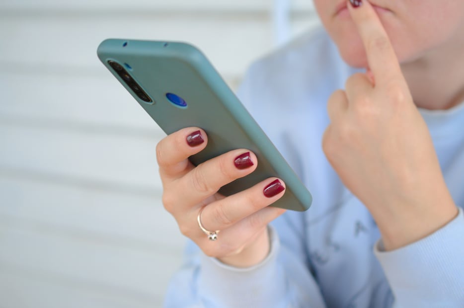 De manera periódica, procura reiniciar tu celular. Foto: Unsplash