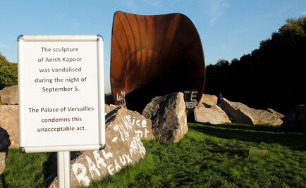 Cubren pintas antisemitas en obra de Anish Kapoor