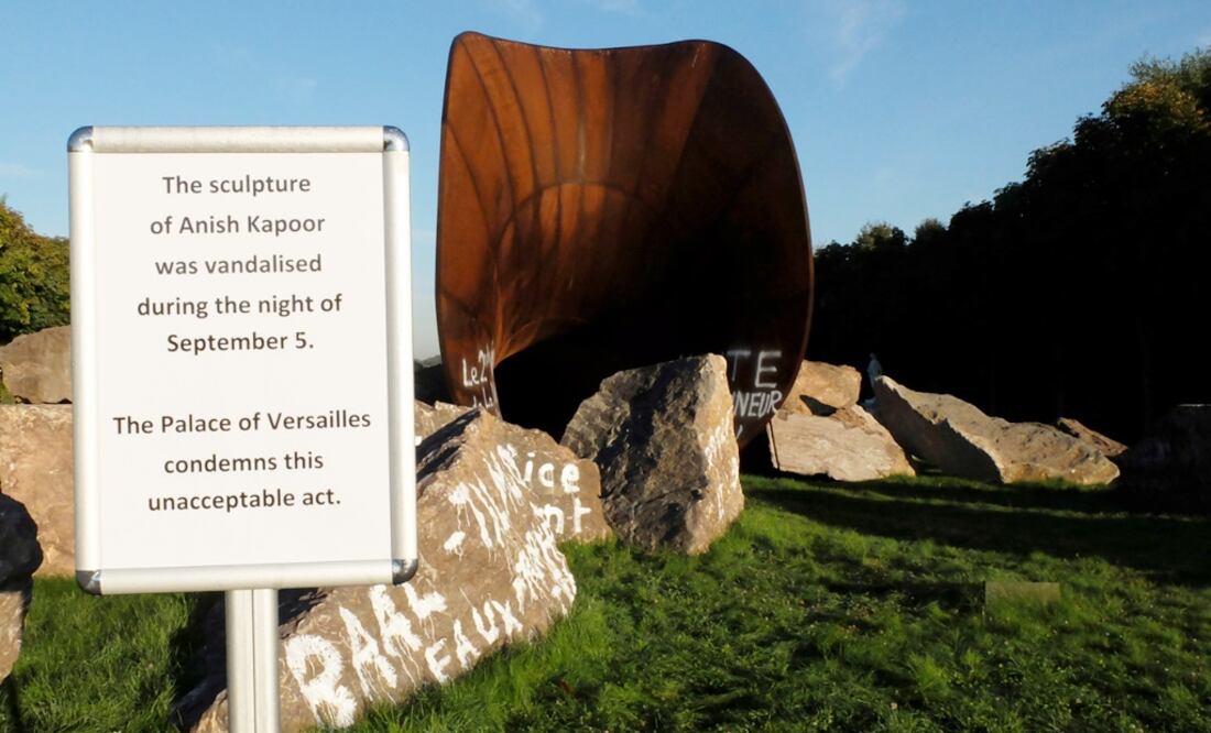 Kapoor manifestó su deseo de que siguiera expuesta con esos insultos para mostrarla como "portadora del odio que ha atraído". (FOTO: AP)