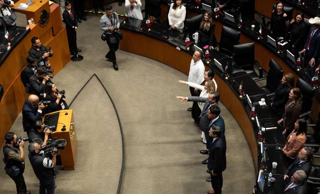 Toma de protesta y entrega de constancia de las Magistradas y Magistrados de las salas regionales del TEPJF, entre ellos Claudia Valle y Gilberto Bátiz. Foto Hugo Salvador / EL UNIVERSAL