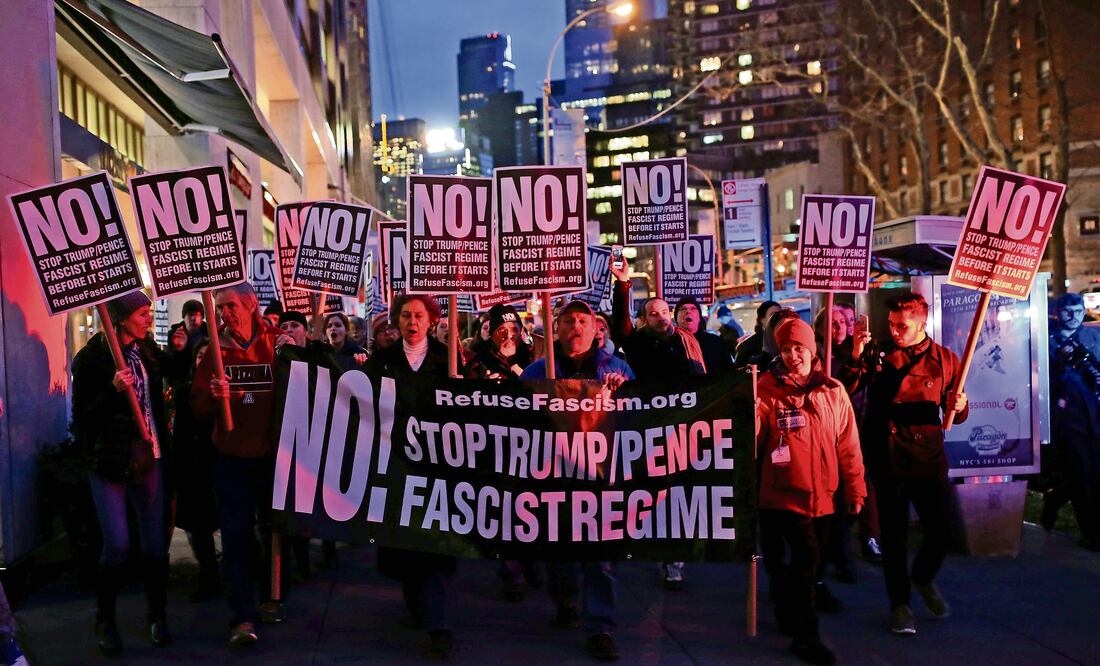 La manifestación se realizó alrededor de la Torre Trump, en Nueva York. (REUTERS)