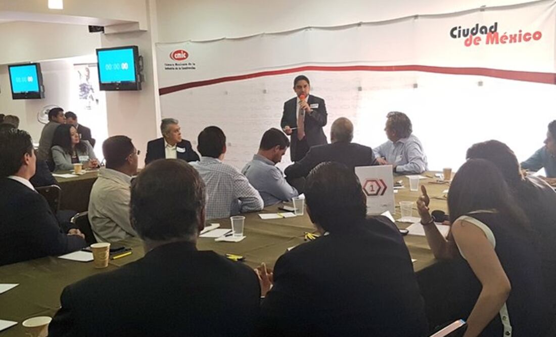 El secretario de Obras y Servicios, Edgar Tungüí, se reunió con la Cámara de la Industria de la Construcción. (Foto: Twitter @EdgarTungui)