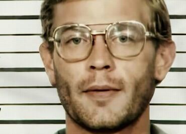 "Dahmer". Ponen a la venta los lentes que Jeffrey Dahmer usó en prisión