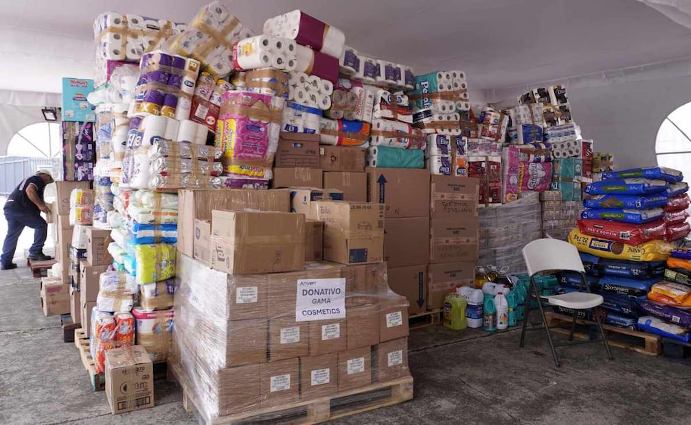 Donaciones hechas al centro de acopio de la Universidad Nacional Autónoma de México (UNAM), colocado en el Estadio Olímpico Universitario. Foto: UNAM