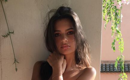 Emily Ratajkowski comparte topless y mensaje feminista 