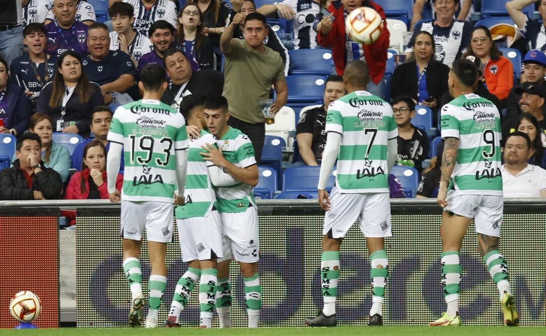Santos Laguna festeja el primer gol del partido / Foto: Imago7