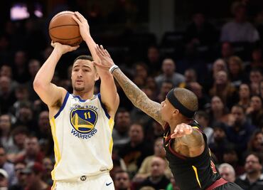 Warriors derrotan a Cavaliers