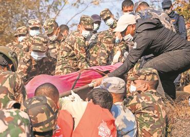 El peor accidente aéreo en décadas enluta Nepal