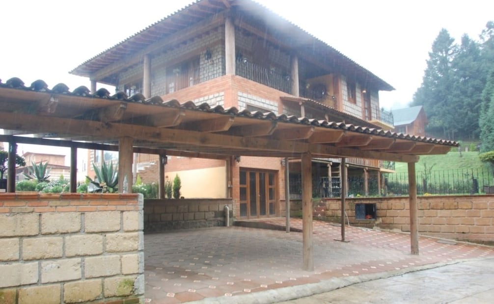 Casa de seguridad de Édgar Valdez "La Barbie". Finca en Lerma, Estado de México, refugio donde fue detenido el narcotraficante (31/08/2010). Foto: Especial