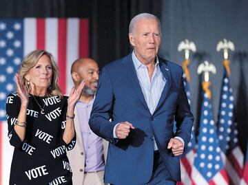 Biden promete levantarse; le piden dejar la contienda