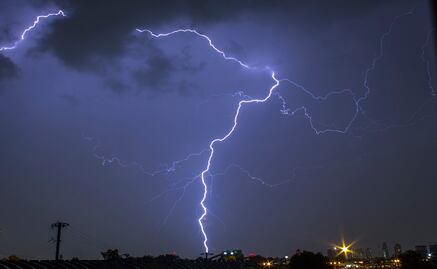 Mujer resulta herida tras impacto de rayo en Ahome, Sinaloa