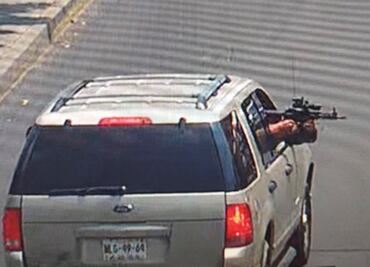 Captan en video ataque con armas largas desde camioneta en Iztapalapa
