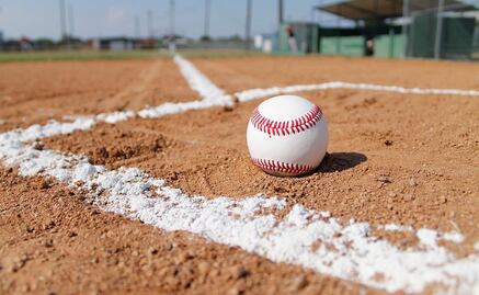 Detienen a exdeportista por estafar a equipo de béisbol infantil en Yucatán
