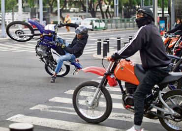 Motociclistas ignoran reglas y se ponen en peligro