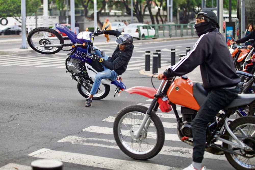 En un recorrido, EL UNIVERSAL observó que motociclistas incurren en faltas al Reglamento de Tránsito. Foto: Francisco Rodríguez | El Universal