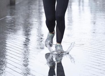 Temporada de lluvias: trucos caseros para quitar la humedad de tus zapatos; conoce la técnica