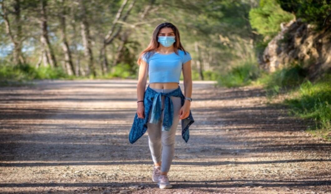 Baja de peso con caminatas en casa 