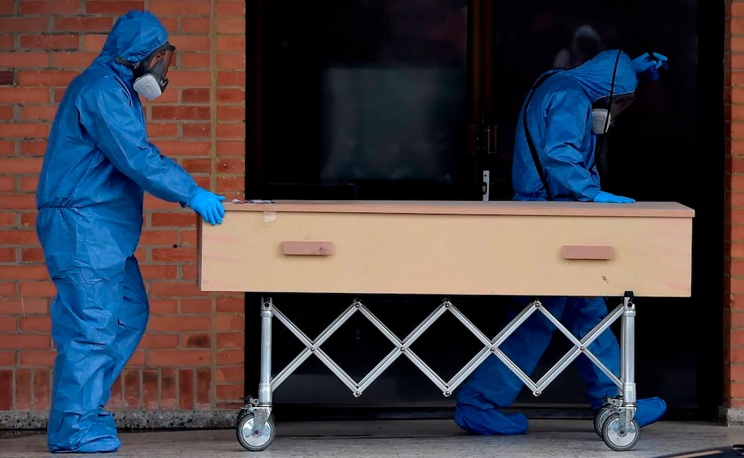 La cifra es el triple de las notificadas hasta ahora y se traduce en que por cada muerte por Covid-19 registrada hubo alrededor de dos muertes adicionales relacionadas con ella. Foto: AFP