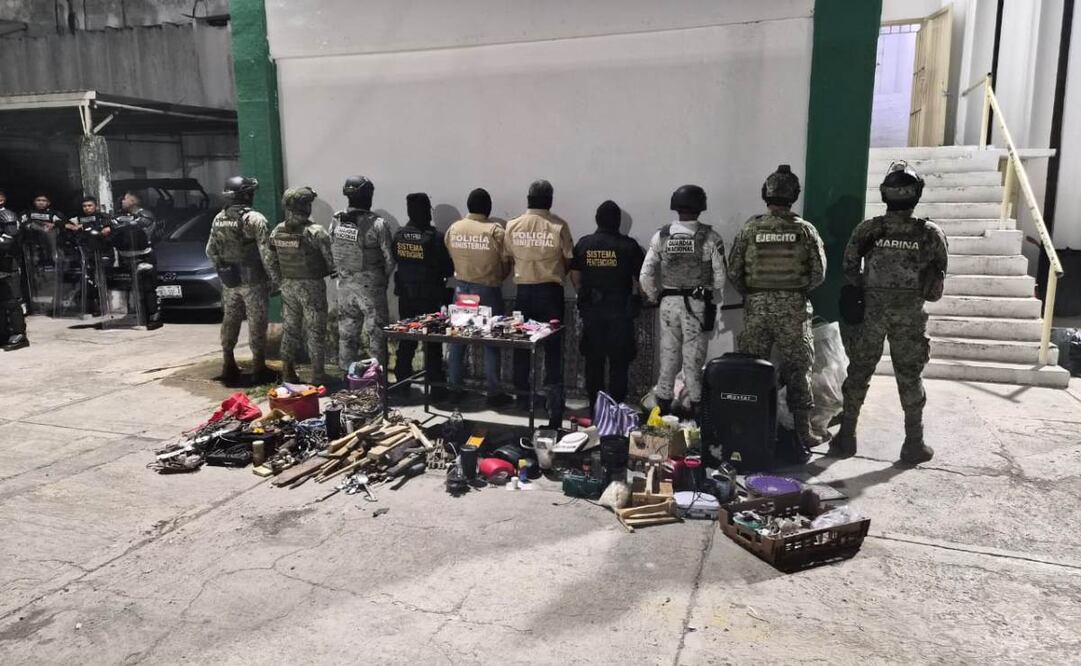 Operativo sorpresa en eñ penal de Kobén en Campeche y decomisos.
Foto Especial