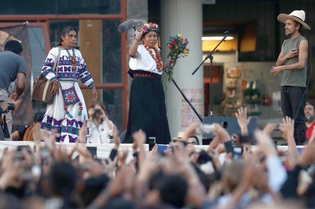 María de Jesús Patricio Martínez, vocera del Concejo Indígena de Gobierno, agregó que se necesita que la educación siga siendo gratuita y aseguró que los derechos no se deben mendigar (ALEJANDRO ACOSTA. EL UNIVERSAL)