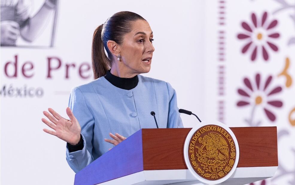 La presidenta Sheinbaum anuncia el programa “Bacheton” que tendrá un alcance en las carreteras federales de las 32 entidades con un recurso de 4 mil millones de pesos y la meta son 44 mil 600 kilómetros. Foto: Hugo Salvador/EL UNIVERSAL