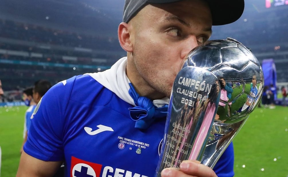 Jonathan Rodríguez festejando 'La Novena' con Cruz Azul / Foto: Cruz Azul