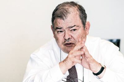 Salida de Édgar Elías Azar del tribunal divide opiniones de Morena y PRD