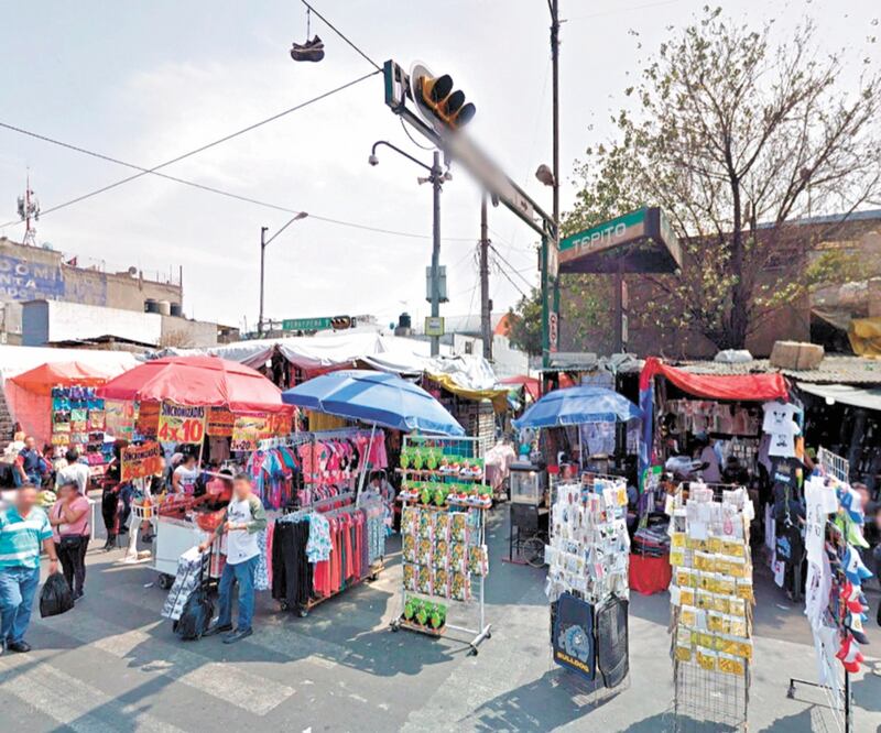 El despliegue de uniformados se realiza en la esquina de Manuel Doblado y Eje 1 Norte, donde se registran más extorsiones a comerciantes. Foto: ESPECIAL