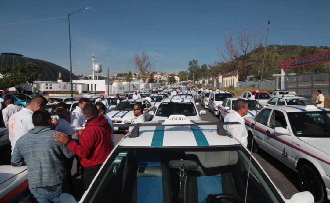 Protesta de taxistas en Morelia. Foto: Charbell Lucio / EL UNIVERSAL