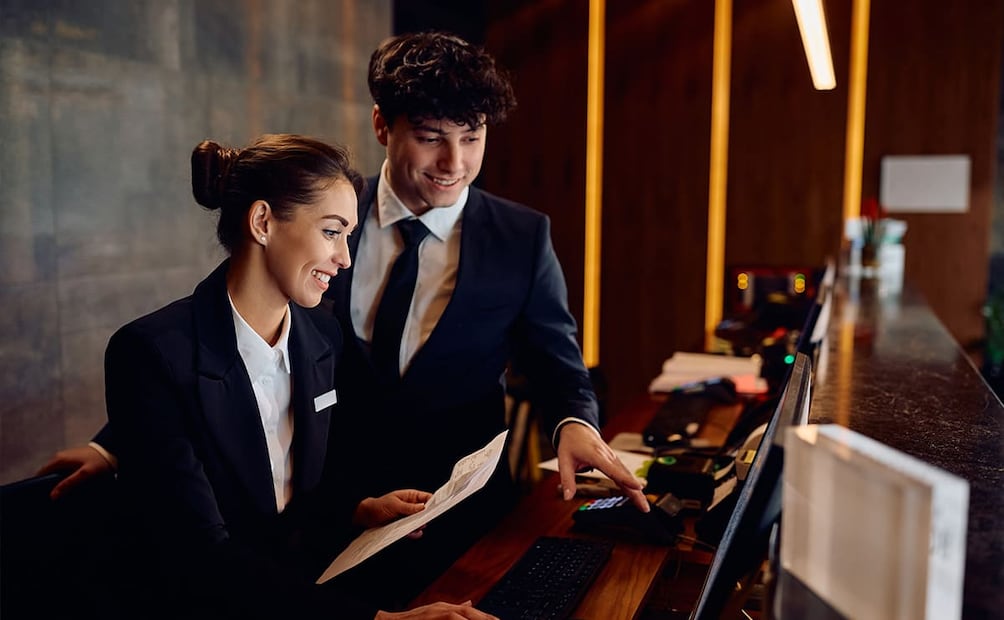 El acceso a fuentes de energía no solo beneficia a la industria hotelera, sino a la generación de empleos. Foto: iStock