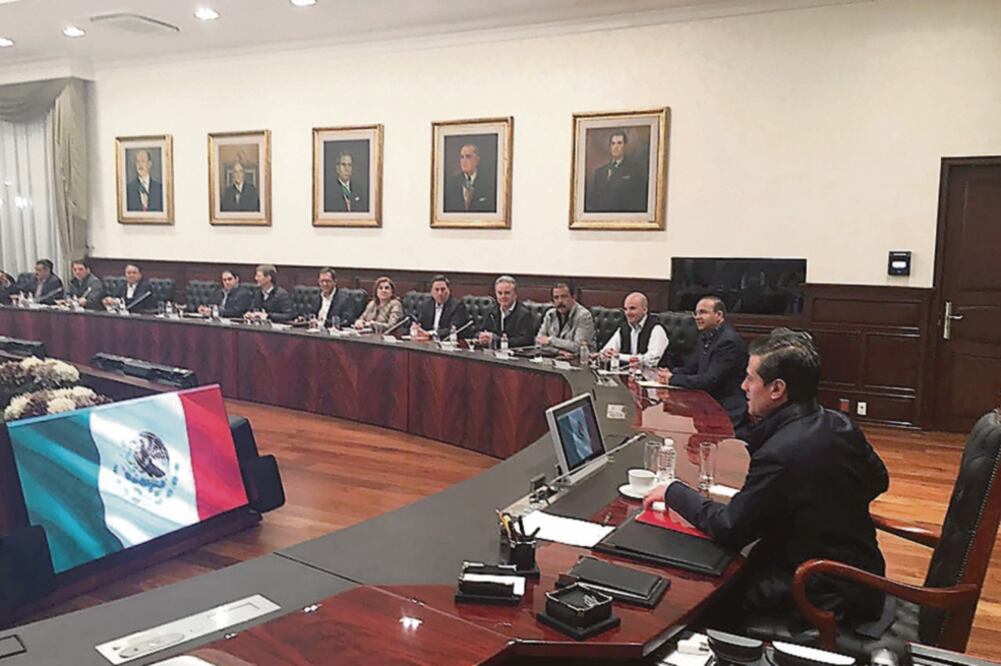 En un encuentro privado, realizado la noche del pasado domingo, el presidente Peña Nieto (der.) pidió un informe a cada dependencia sobre los convenios de colaboración con Estados Unidos. Foto: PRESIDENCIA