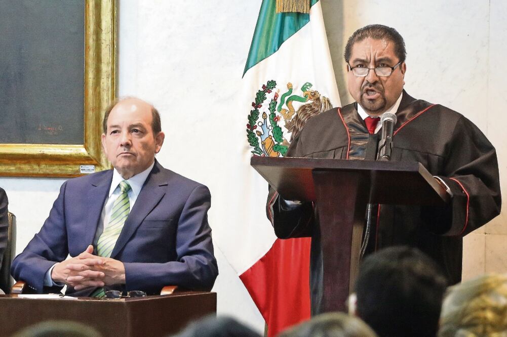 Álvaro Augusto Pérez, nuevo titular del TSJ, reconoce la labor política de Miguel Ángel Mancera para dotar a la capital del país de una Constitución (BERENICE FREGOSO. EL UNIVERSAL)