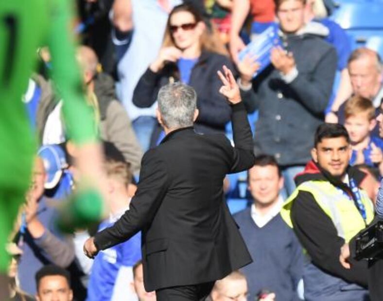 Mourinho casi se va a los golpes en empate del United