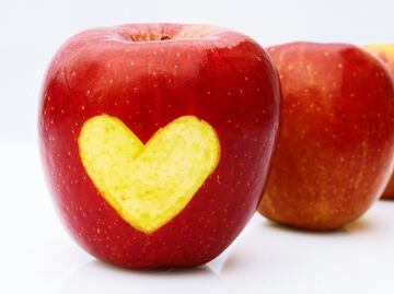 La historia detrás de regalar manzanas en San Valentín