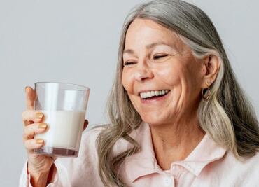 Un estudio de la Universidad de Harvard confirma si es recomendable beber leche en la adultez