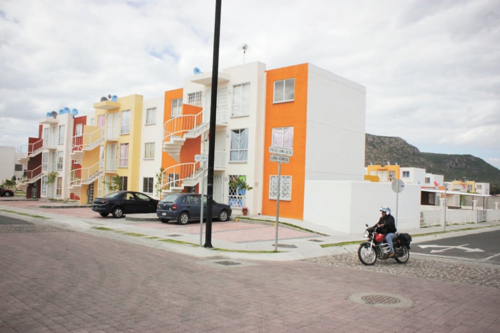 Las inmobiliarias están obligadas a adquirir el seguro por vicios ocultos y a pagarlo con sus recursos. A cambio, tienen beneficios ante el Infonavit. Foto/ARCHIVO EL UNIVERSAL