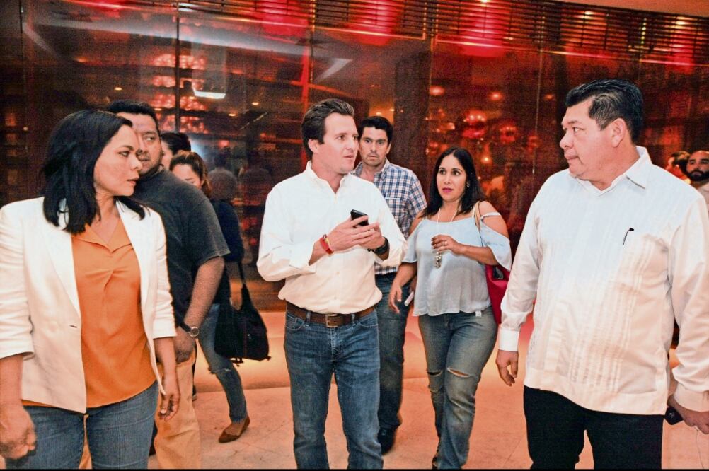 De acuerdo con el conteo del PREP, Gerardo Gaudiano (centro), del PRD-PT, obtuvo 74 mil 881 votos, lo que representa un 43.16%, su más cercano perseguidor fue Octavio Romero, de Morena, con 44 mil 392 sufragios, es decir 25.59% (LUMA LÓPEZ. EL UNIVERSAL)