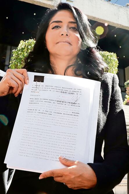 Bajo la lupa. La dirigente del PRD entregó en la FEPADE pruebas que presuntamente evidencian uso de programas para los comicios. FOTO: ARIEL OJEDA. EL UNIVERSAL