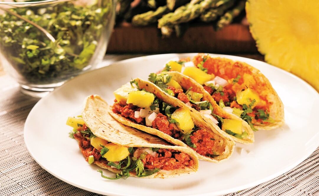 Los tacos al pastor tiene menos grasa que algunas barras de fibra, ¿lo sabías? (Foto: Archivo El Gráfico y Pixabay)