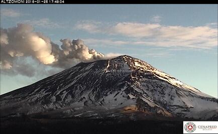 "Popo" lanza fragmentos incandescentes en explosión 