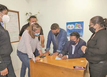 Maestros se amparan contra clases presenciales